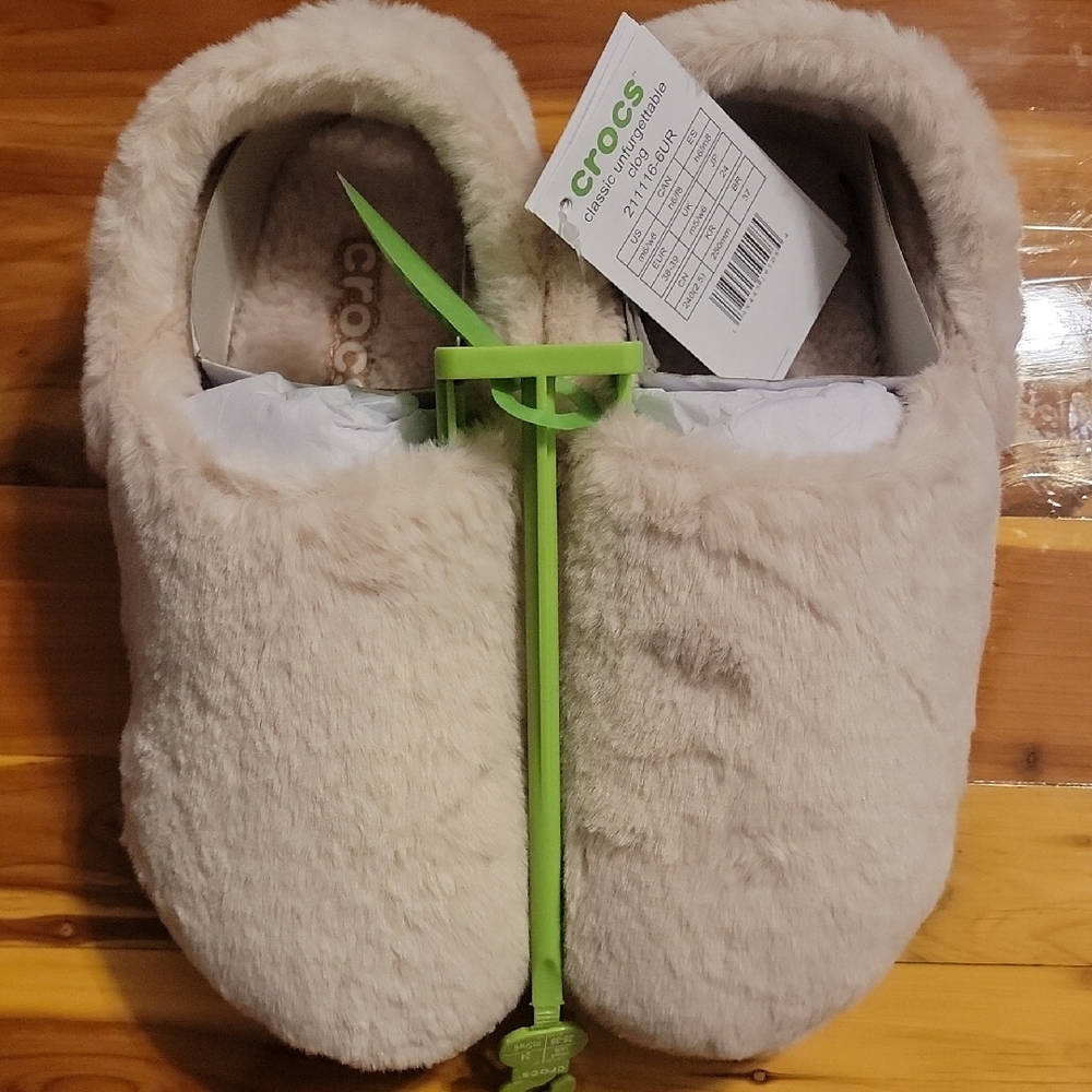 CROCS Classic Unfurgettable' Quartz Fuzzy Slippers W8/M6